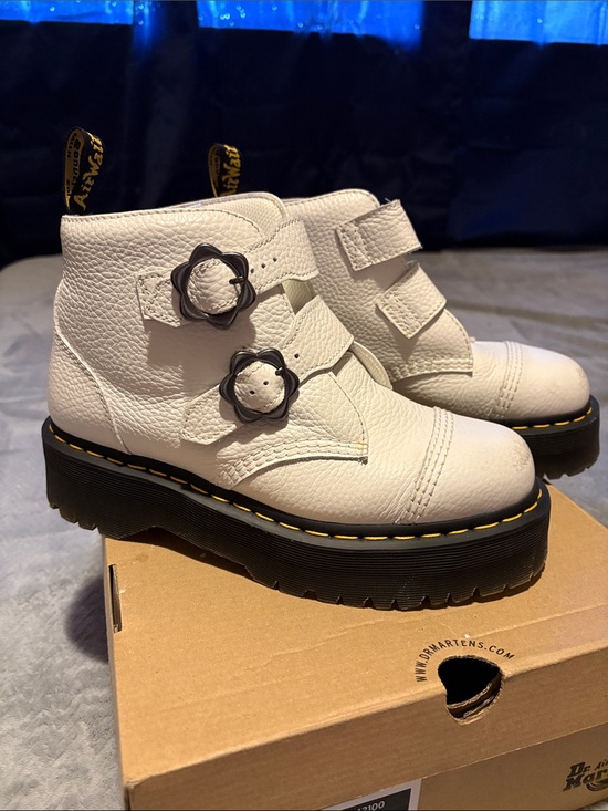 Dr. Martens Shoes - Dr. Martens White Leather - Devon Flower Platform Boot
